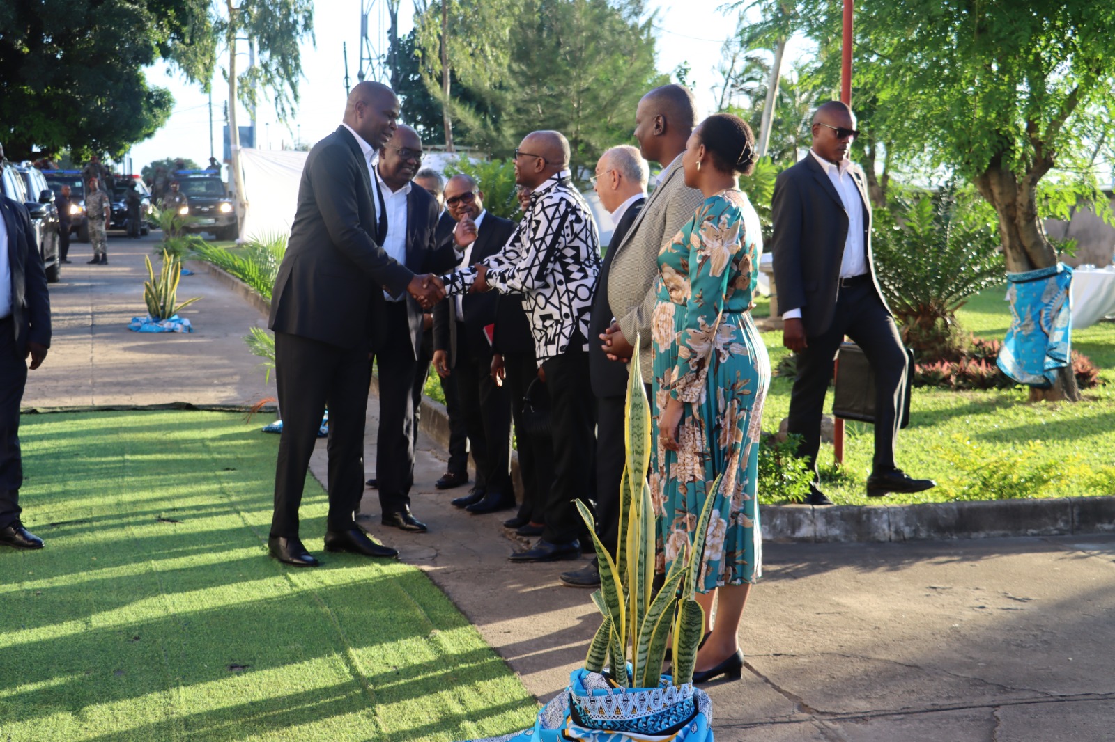 O CRESCIMENTO SEM DIVERSIFICAÇÃO, SEM INCLUSÃO E SEM TRANSFORMAÇÃO ESTRUTURAL NÃO LEVA AO DESENVOLVIMENTO"  -Defende Salim Valá, na sua nova obra